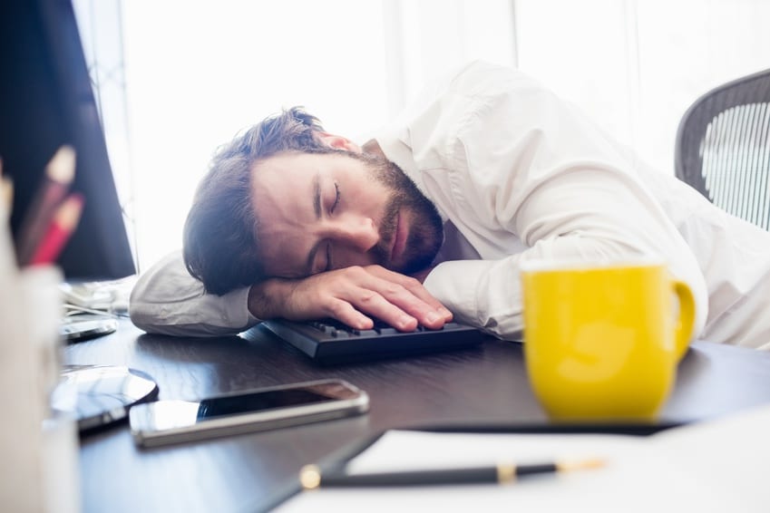 Dormir au travail n’est pas automatiquement une faute grave