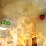 Incendie dans les locaux loués : les conséquences sur le bail commercial