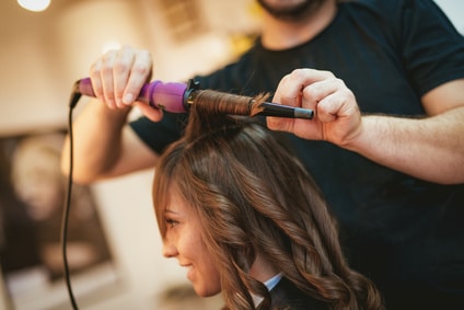 Est reconnu discriminatoire le licenciement d’un coiffeur traité de « PD »