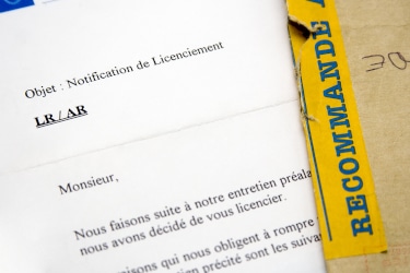 Licenciement pour faute grave : la lettre de licenciement doit mentionner expressément la qualification de faute grave.