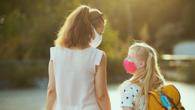 Covid-19 : Les mesures d’indemnisation dérogatoires vont être réactivés pour les parents qui doivent s’arrêter de travailler pour garder leurs enfants.