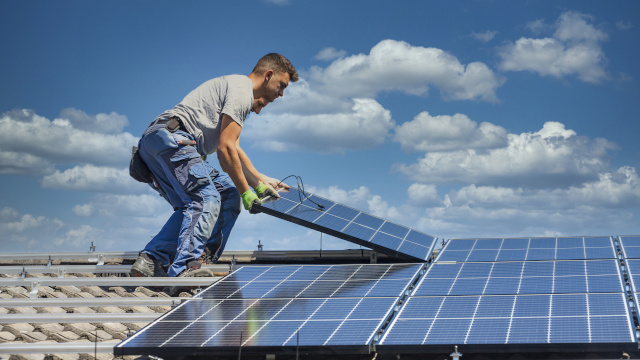 Est-ce que la rentabilité économique d’une installation photovoltaïque est un élément essentiel du contrat ?